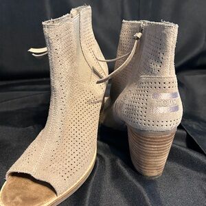 Tom’s Majorca Peep Toe Suede Booty W. 7.5